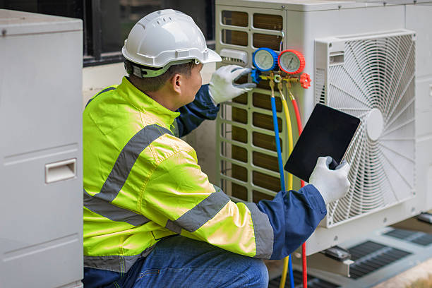 Professional Hvac technician working in Hillsboro, TX